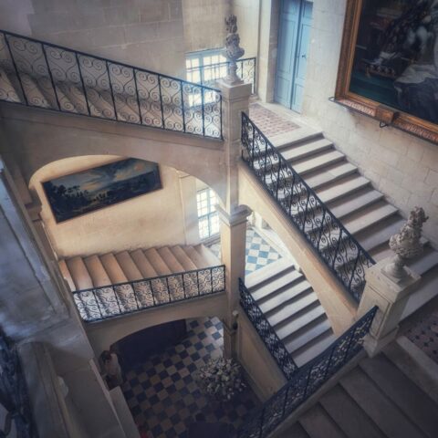 L'escalier principal, juste après la grande galerie, nous sommes dans la partie droite du château